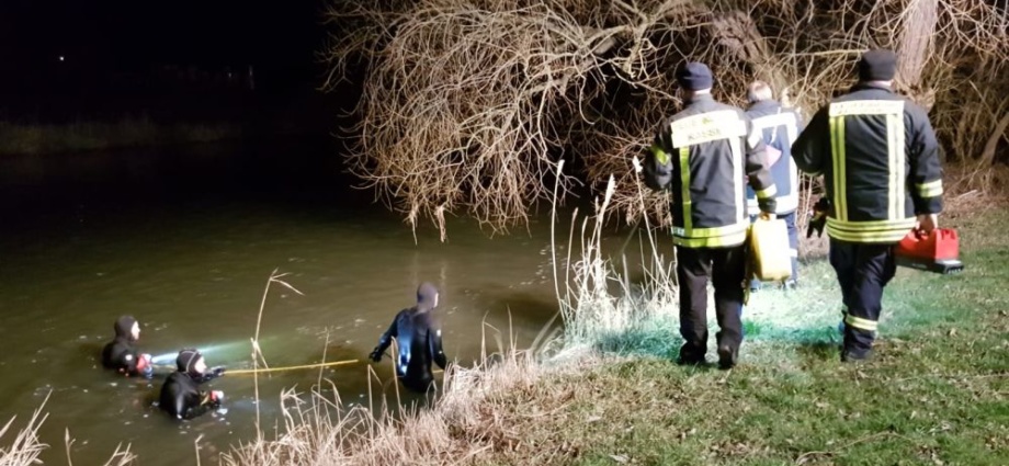 Fünfjähriges Kind vermisst – Groß angelegte Suche auf den Fluss ausgedehnt (Video)