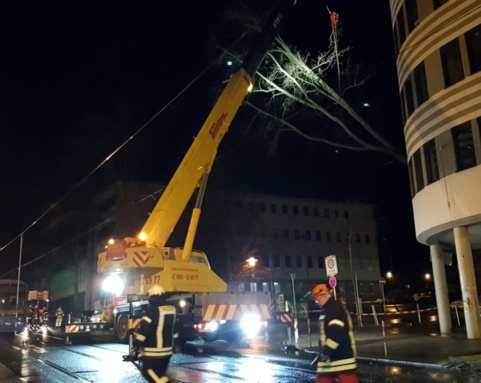 Feuerwehr im Dauereinsatz – Orkan Eberhard tobte in Nordhessen (Video)