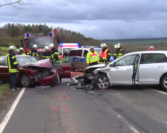 Vier Verletzte nach Unfall bei Melsungen