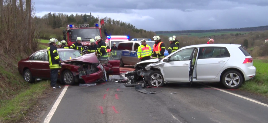 Vier Verletzte nach Unfall bei Melsungen