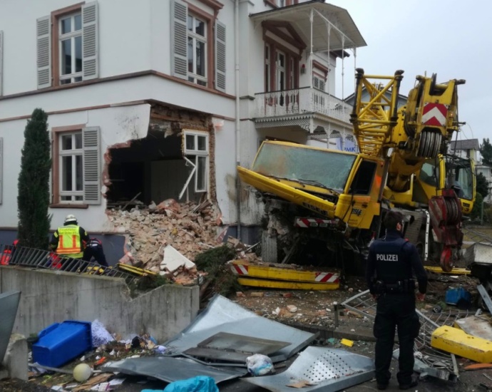 Schwerer Unfall mit Kranwagen