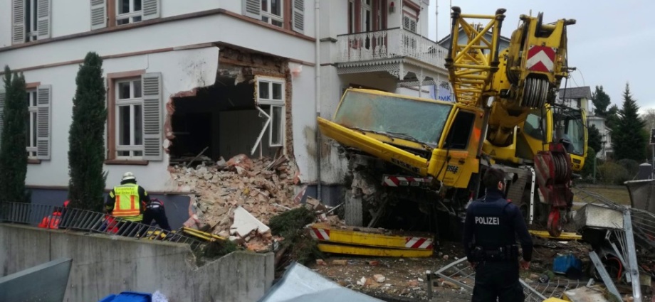 Schwerer Unfall mit Kranwagen