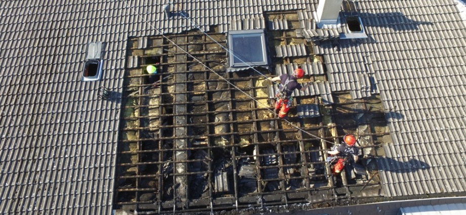Hoher Sachschaden bei Dachstuhlbrand in Frankfurt