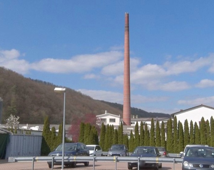 Storchenpaar will hoch hinaus