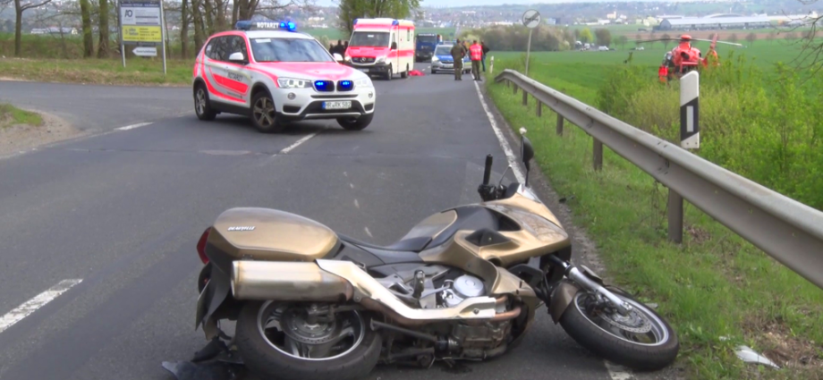 Reh rammt Motorrad – Fahrer schwer verletzt