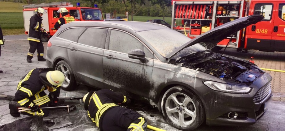 PKW brannte auf Tankstellengelände