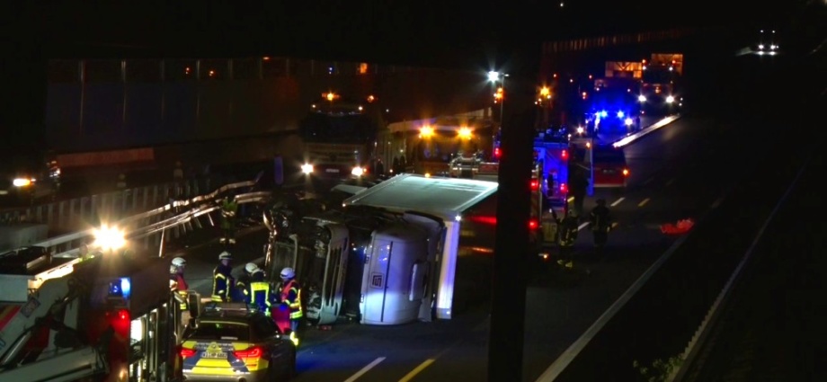 LKW Unfall auf der A7 im Baustellenbereich
