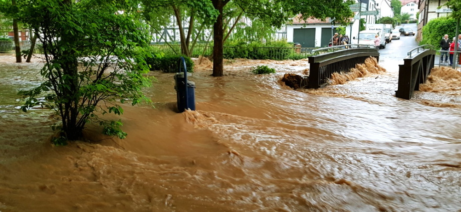 Hochwasser nach Unwetter in Nordhessen (Video)