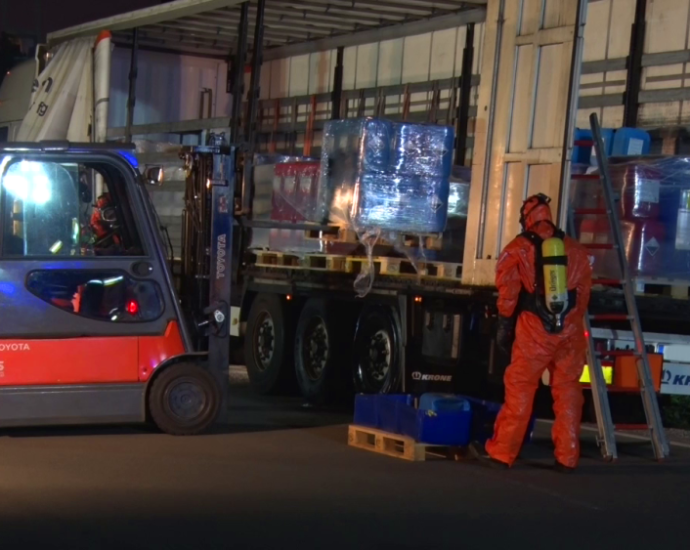 B252 nach Gefahrgutunfall stundenlang gesperrt