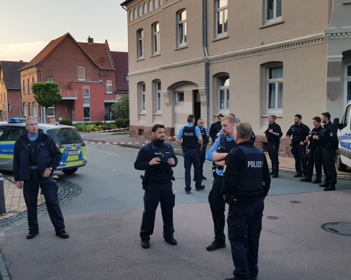 Schwerverletzer bei Messerangriff in Volkmarsen – Sechs Festnahmen (Video)