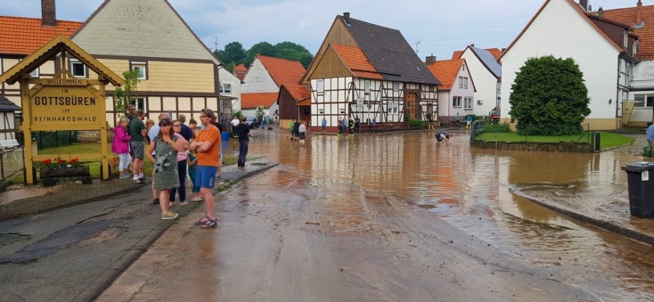 Unwetter über Gottsbüren und Oberweser – Nachbarschaft hält zusammen (Video)