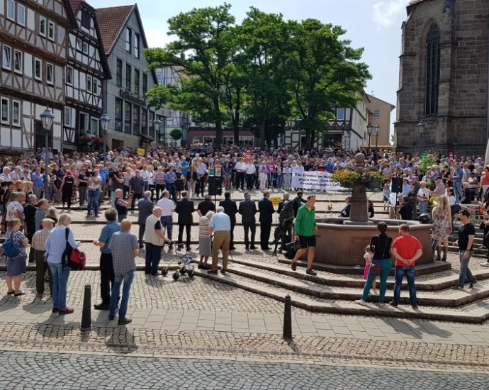 Marktplatz Wolfhagen: Mahnwache für Dr. Walter Lübcke (Video)