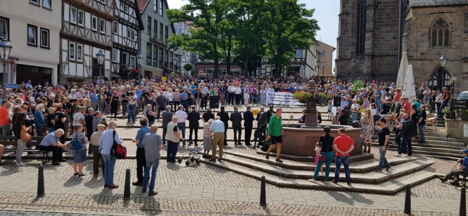 Marktplatz Wolfhagen: Mahnwache für Dr. Walter Lübcke (Video)