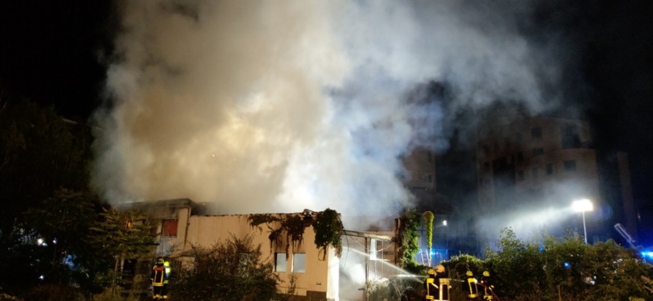 Südhessen: Feuer auf einer Baustelle in Niederrad