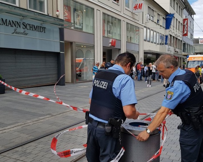 Kassel: Auto fährt in Juweliergeschäft – Täter hauen ohne Beute ab (Video)