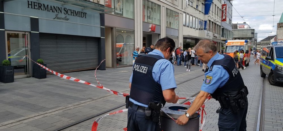 Kassel: Auto fährt in Juweliergeschäft – Täter hauen ohne Beute ab (Video)