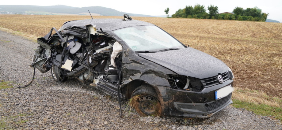HOG: PKW überschlägt sich nach Zusammenstoß mit Traktor