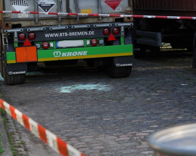 Reinigungsmittel läuft aus – Gefahrguteinsatz in Epterode