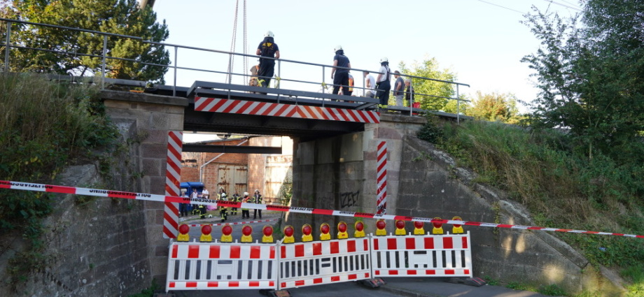 LKW gegen Brücke – Schaden und Ausmaß noch nicht absehbar (Video)