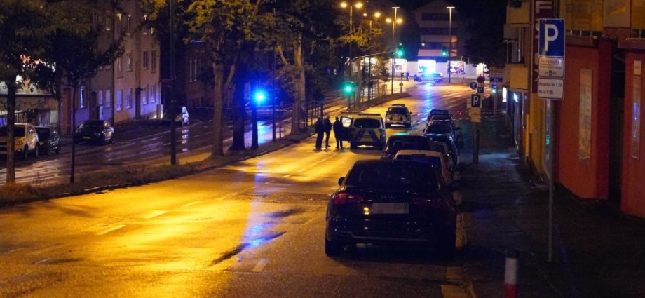 Explosion in Kassel – PKW und Scheibe an Schule beschädigt (Video)