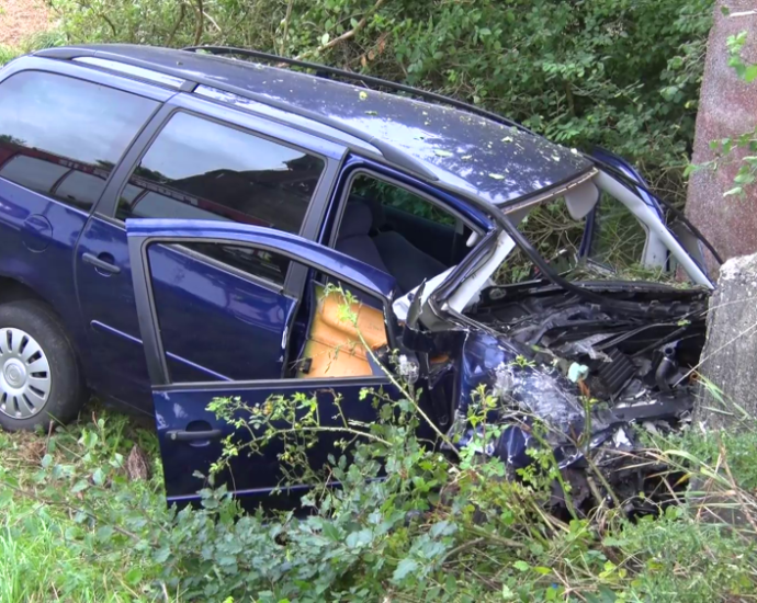 B485: PKW gegen Brückenpfeiler – Fahrer kommt ums Leben