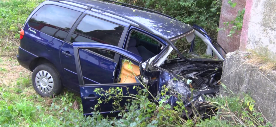 B485: PKW gegen Brückenpfeiler – Fahrer kommt ums Leben