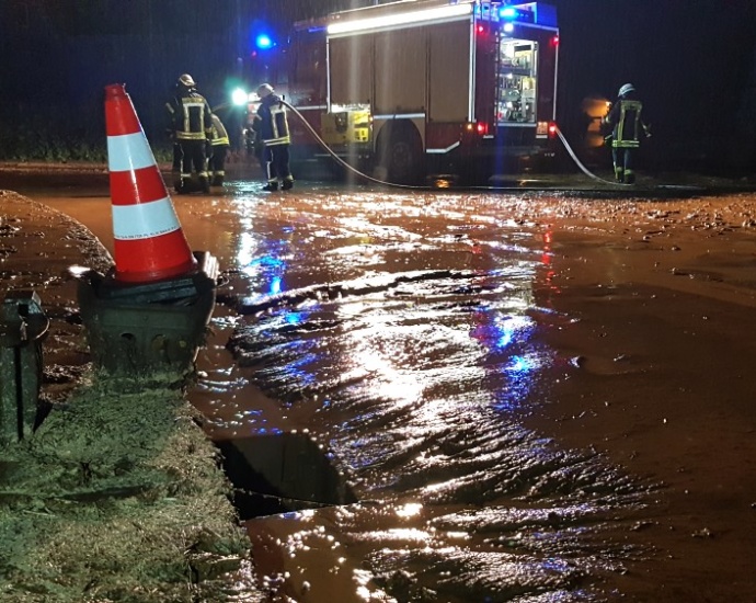 HOG: Unwetter über Hümme – B83 war voll gesperrt (Video)