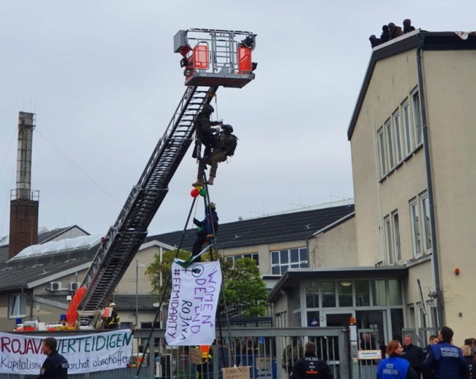 Nach 10 Stunden – Polizei beendet Blockadeaktion