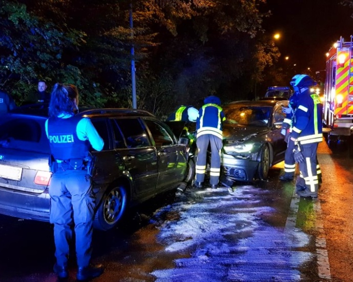 Oberzwehren: Frontalzusammenstoß – Drei Verletzte