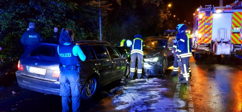 Oberzwehren: Frontalzusammenstoß – Drei Verletzte