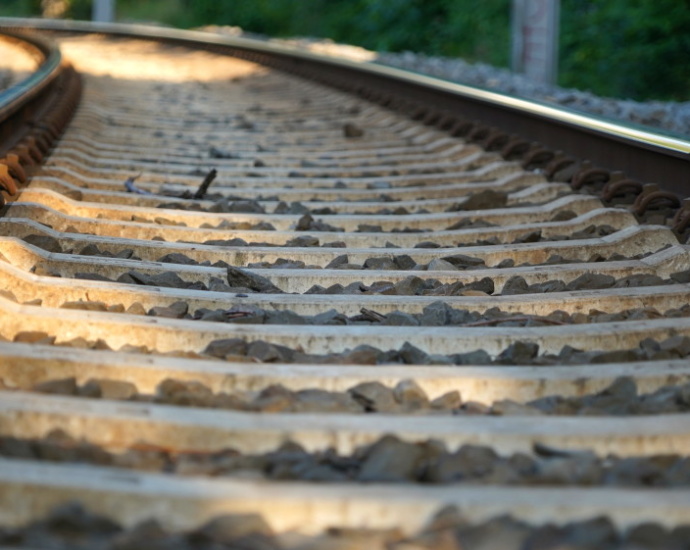 Bagger beschädigte Tram-Oberleitung bei Helsa