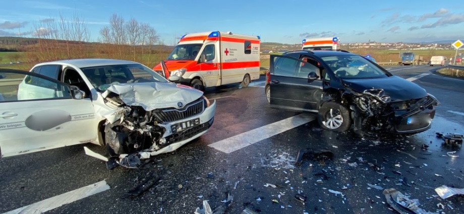 Fritzlar: Vier Verletzte bei Kollision am Wildunger Kreuz