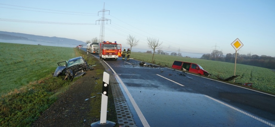 Schwerer Unfall bei Fuldabrück – Gutachter im Einsatz (Video)