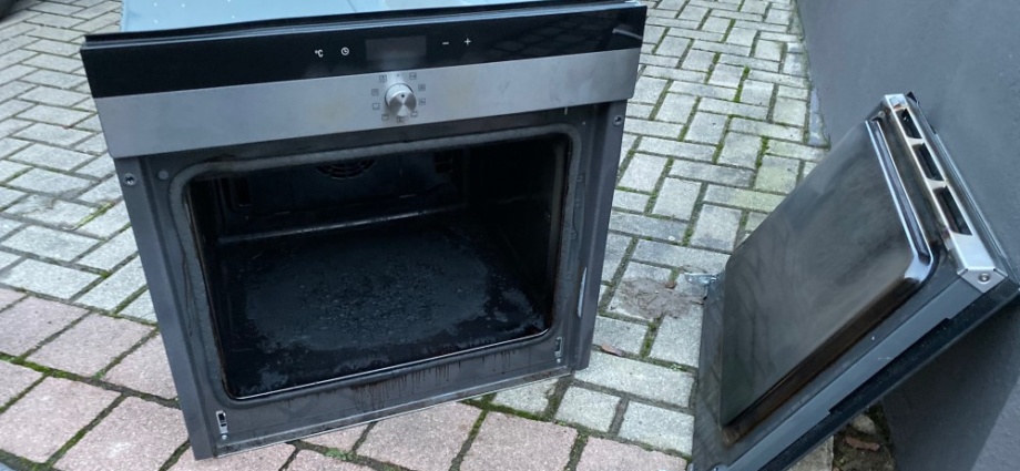 Feuerwehreinsatz nach Backofenreinigung in Wernswig