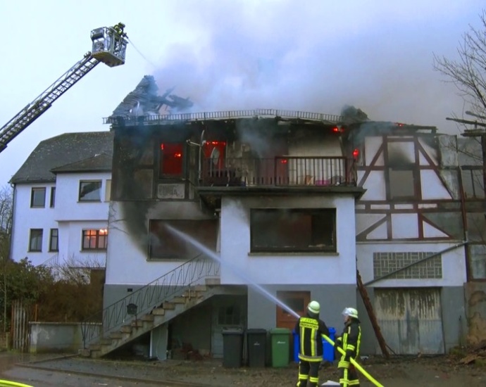 Vier Verletzte bei Hausbrand in Bromskirchen