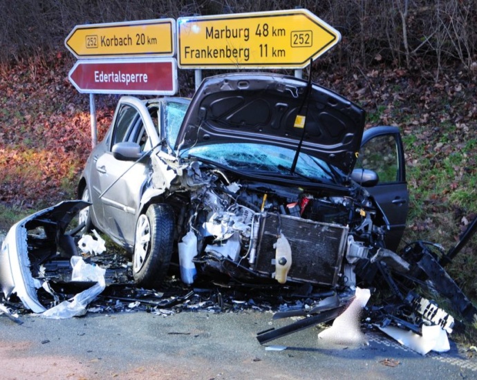 B252: Vier Schwerverletzte nach Vorfahrtnahme