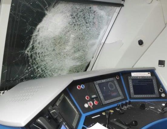 Güterzug kollidiert mit Kran von Bauzug – 4 Verletzte