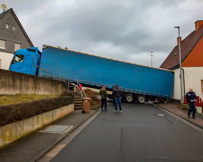 Mittelhessen: Wendemanöver geht schief