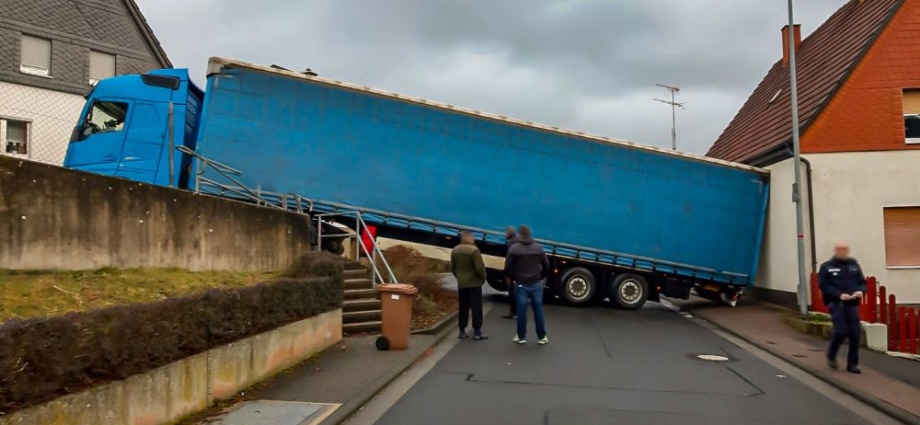 Mittelhessen: Wendemanöver geht schief