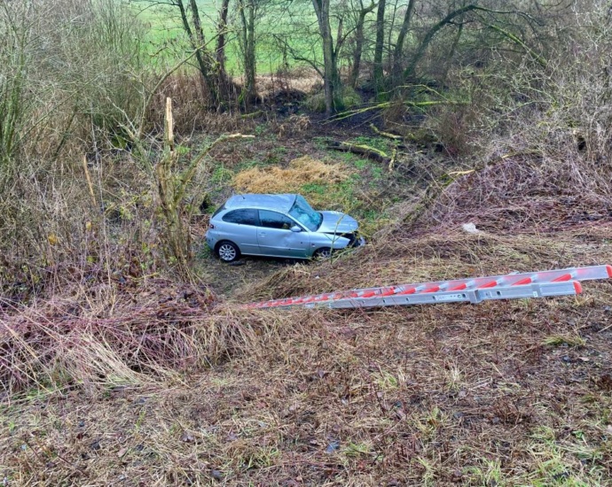 B83: Rettungshubschrauber nach Unfall bei Morschen im Einsatz