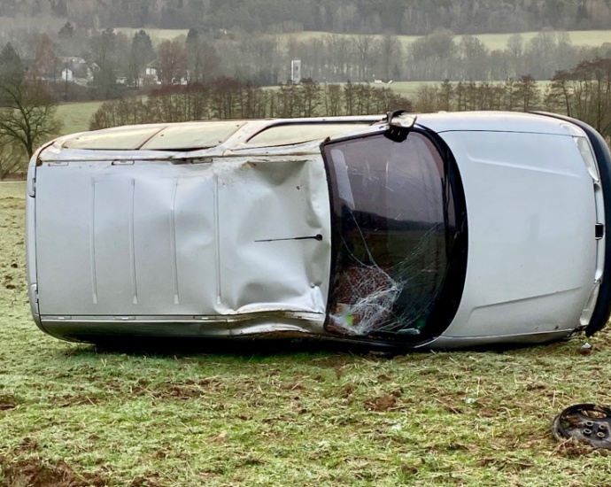 Glätteunfall führte zum Totalschaden