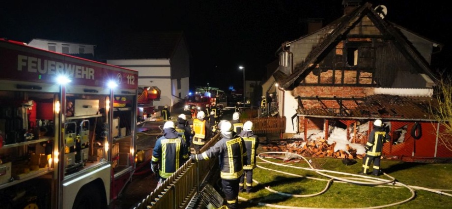 Trubenhausen: Schuppenbrand greift auf Wohnhaus über