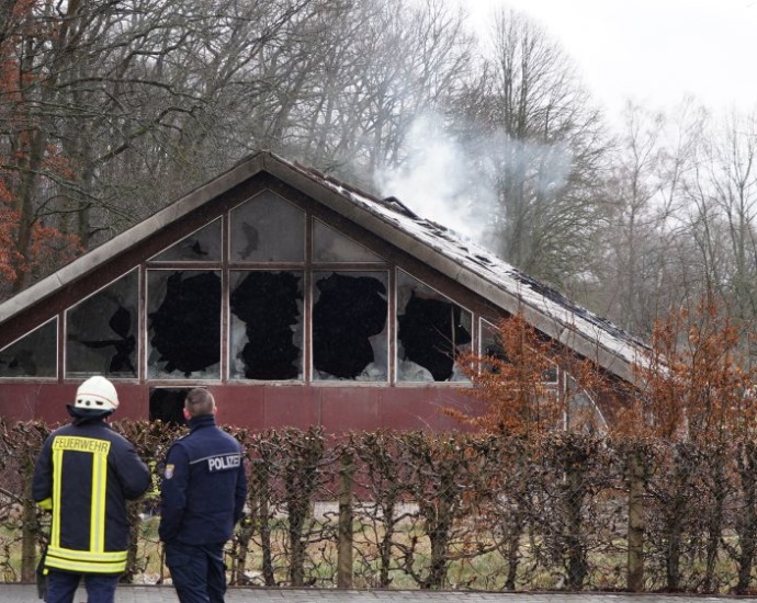 Altes Schwimmbad brannte in Bad Arolsen