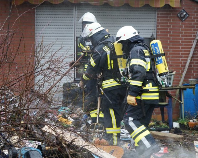 Wohnhausbrand in Calden – Feuerwehr findet Bewohner leblos auf