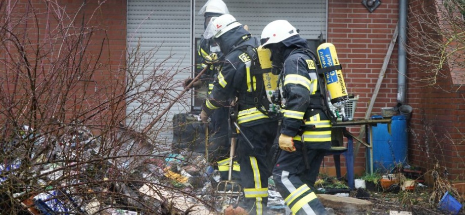 Wohnhausbrand in Calden – Feuerwehr findet Bewohner leblos auf