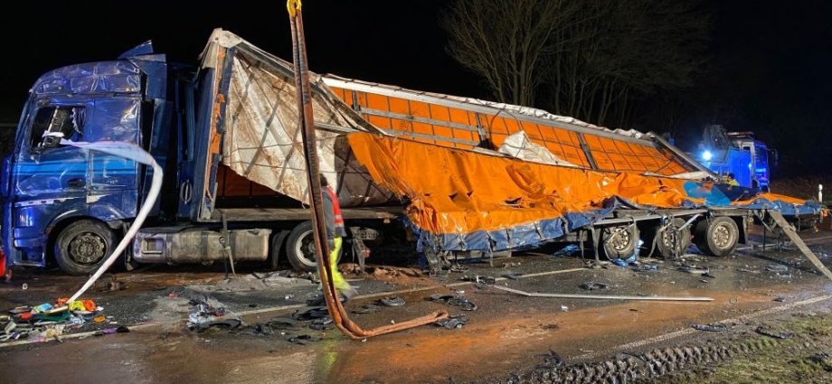 LKW Unfall – B3 für über 10 Stunden voll gesperrt