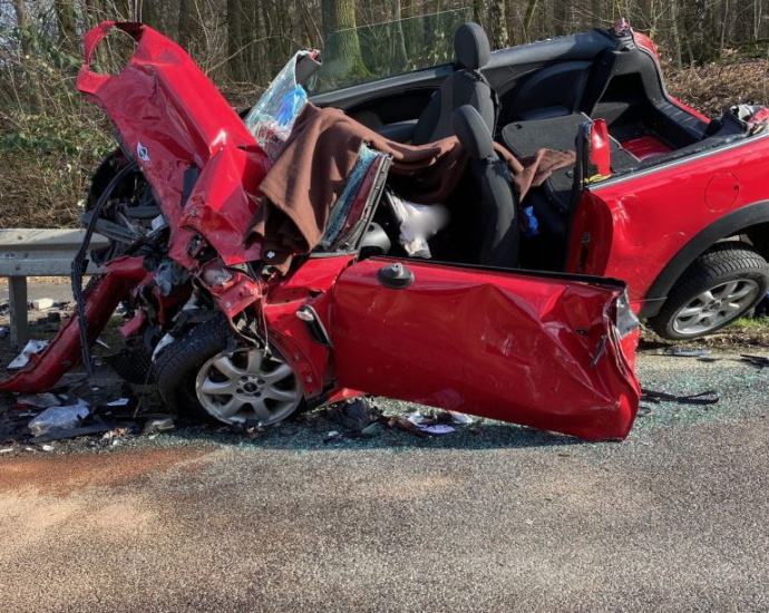 B454: Fünf Verletzte nach Unfall bei Neustadt