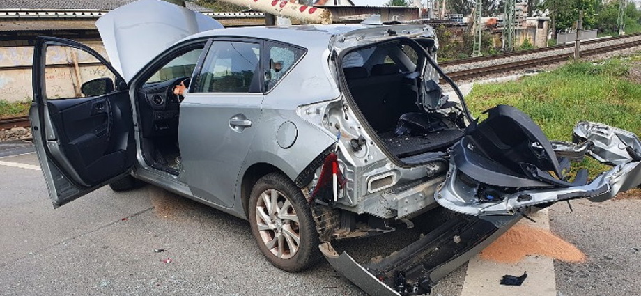 Haltesignal ignoriert: Unfall am Bahnübergang in Groß Grau