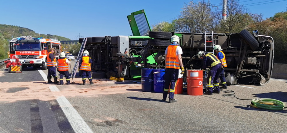 A7 bei Kirchheim nach LKW-Unfall voll gesperrt