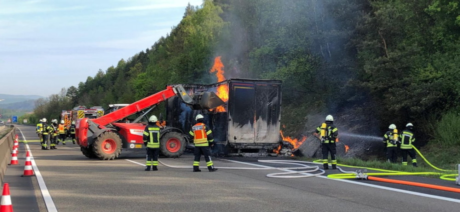 A44 nach LKW-Brand wieder frei